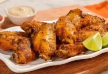 Coloquei essas tulipas de frango no forno e o resultado ficou douradinho e suculento