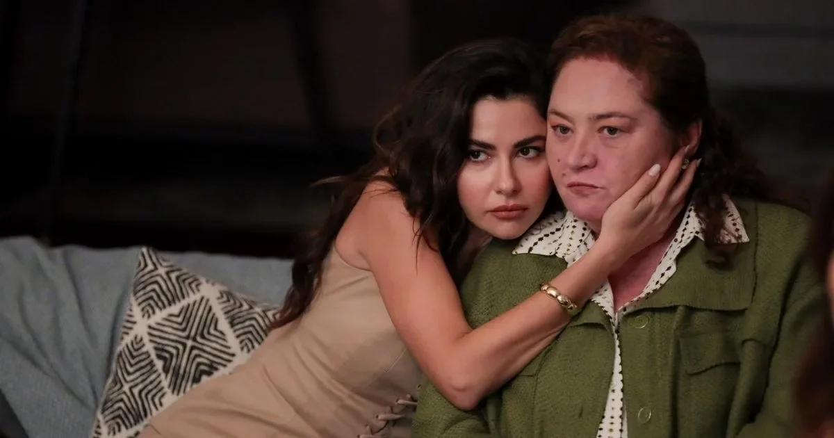Coração de Mãe tem briga do século com Ayça armando o maior barraco