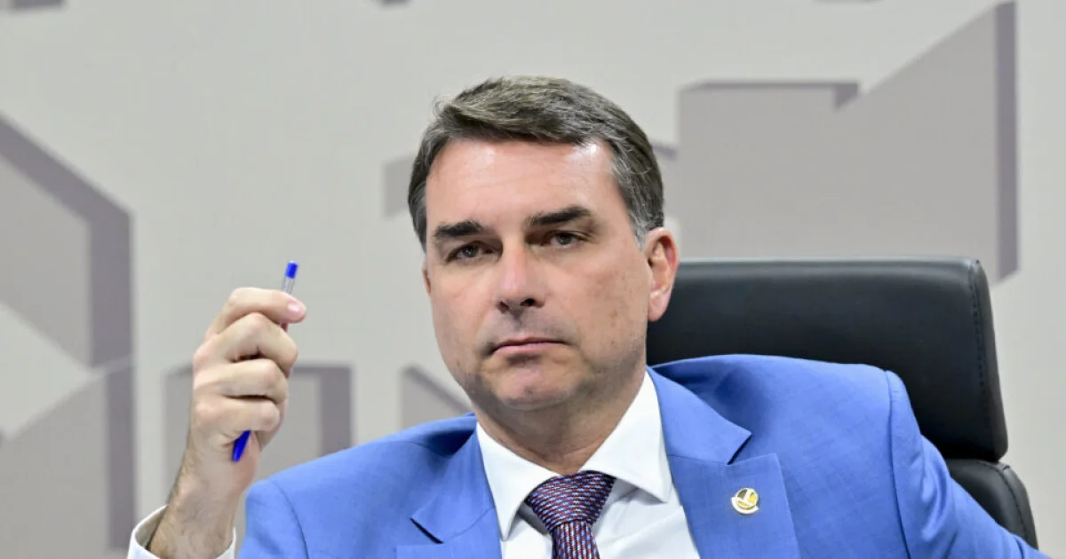 Corrupção do INSS chegou ao gabinete de Lula, diz Flávio