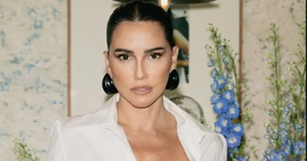 Deborah Secco fala sobre relacionamentos e experiências do passado