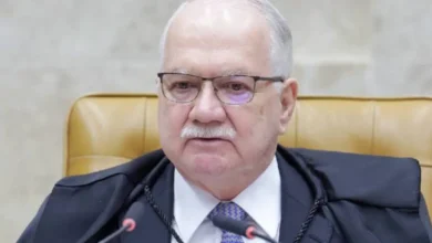 Decisão de Moraes provoca reação de Fachin sobre sigilo da fonte