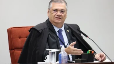 Dino aumenta acesso da Polícia Federa às provas do filme sobre Bolsonaro
