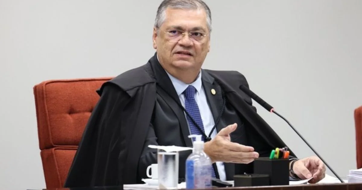 Dino aumenta acesso da Polícia Federa às provas do filme sobre Bolsonaro