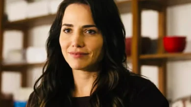 Dora implora pelo perdão de Adriana