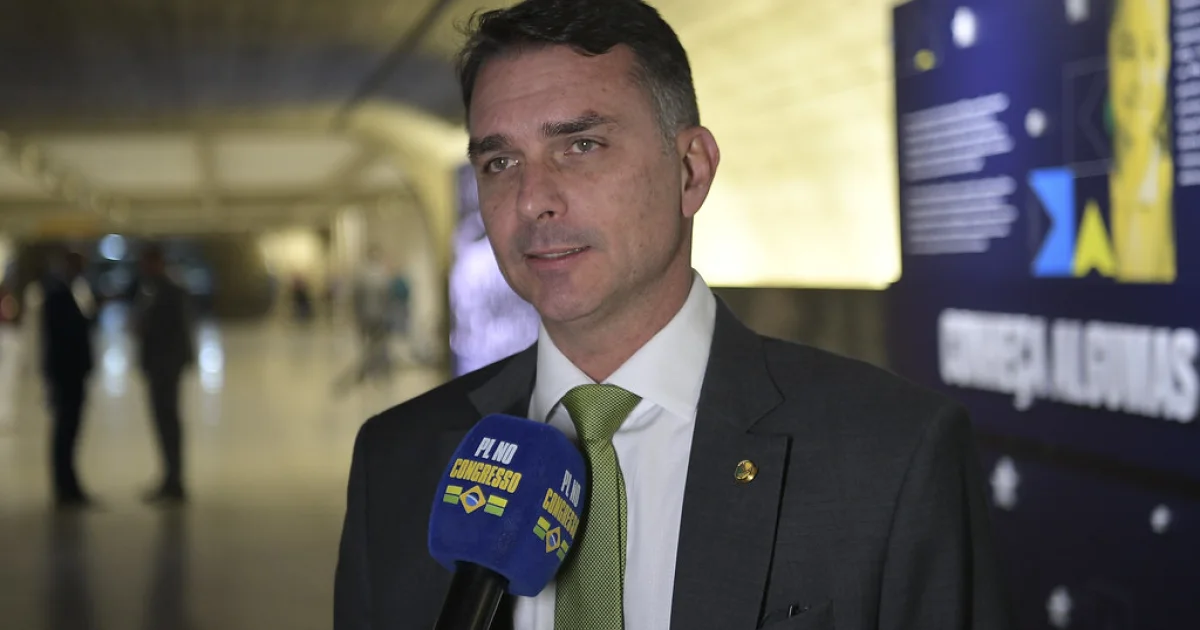 Entrevista de Flávio Bolsonaro gera grande repercussão
