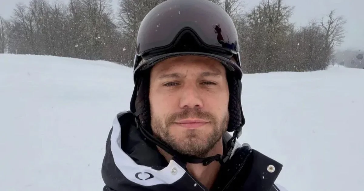 Ex-BBB Jonas passa por apuros durante viagem ao exterior