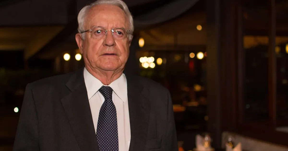 Ex-ministro deixou o STF há duas décadas, mas acaba de tomar decisão inesperada