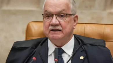 Fachin chama diretor da PF para tratar de crise com André Mendonça