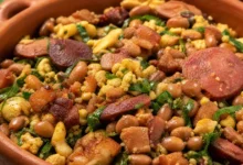 Feijão tropeiro tradicional mineiro: receita completa, saborosa e fácil de preparar