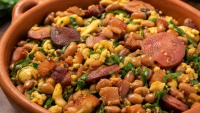 Feijão tropeiro tradicional mineiro: receita completa, saborosa e fácil de preparar