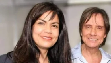 Filha mais nova de Roberto Carlos chama atenção por parecer com a mãe