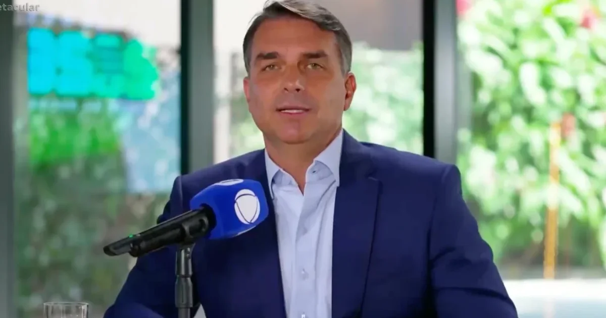 Flávio abre o jogo sobre o futuro de Bolsonaro