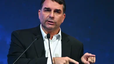 Flávio Bolsonaro afirma que olha com “nojo” para o STF
