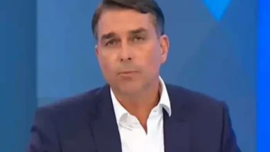 Flávio Bolsonaro antecipa escolha para a Saúde