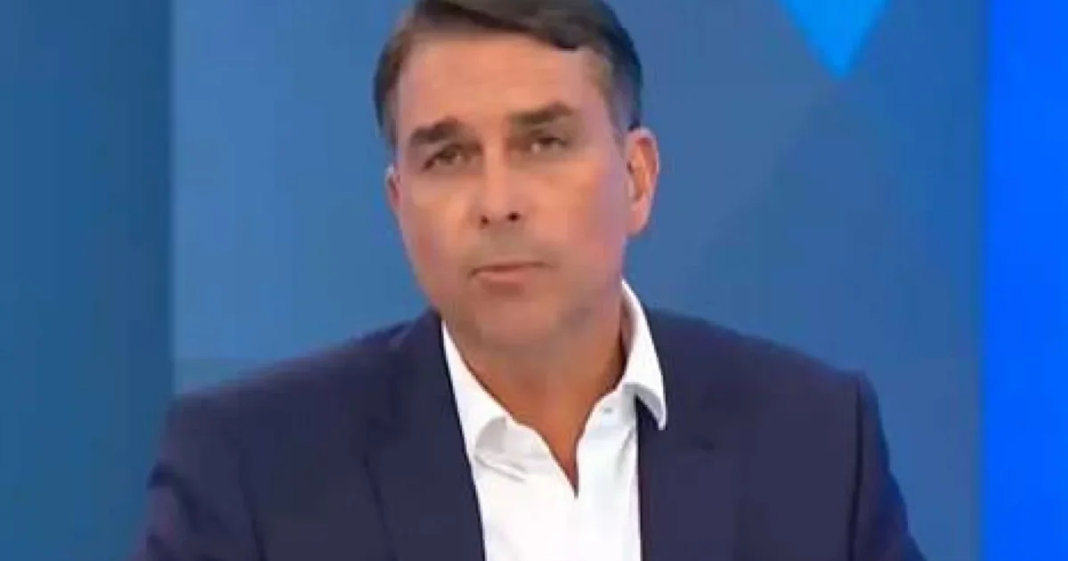 Flávio Bolsonaro antecipa escolha para a Saúde