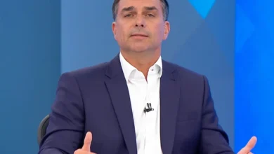 Flávio Bolsonaro destaca contraste de tratamento em sabatina e critica postura de Lula com jornalista do Jornal Nacional