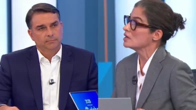 Flávio Bolsonaro é questionado sobre Vorcaro durante sabatina na Globo