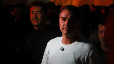 Flávio Bolsonaro faz anúncio nesta manhã após tomar decisão importante