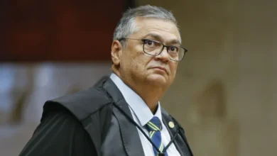 Flávio Dino assume inquérito e fragmenta investigação sobre Lulinha no STF