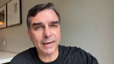 Flávio dispara contra Moraes: “Tem dia e hora”