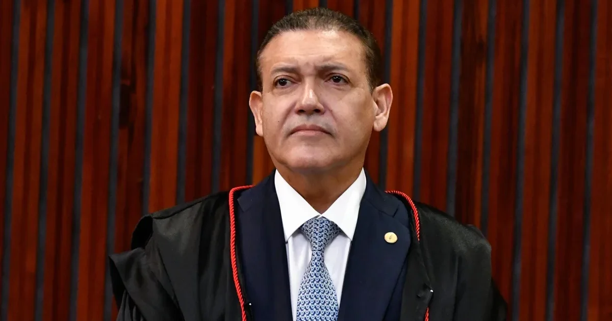 Flávio é alvo de maioria no TSE e caso fica nas mãos de Nunes Marques