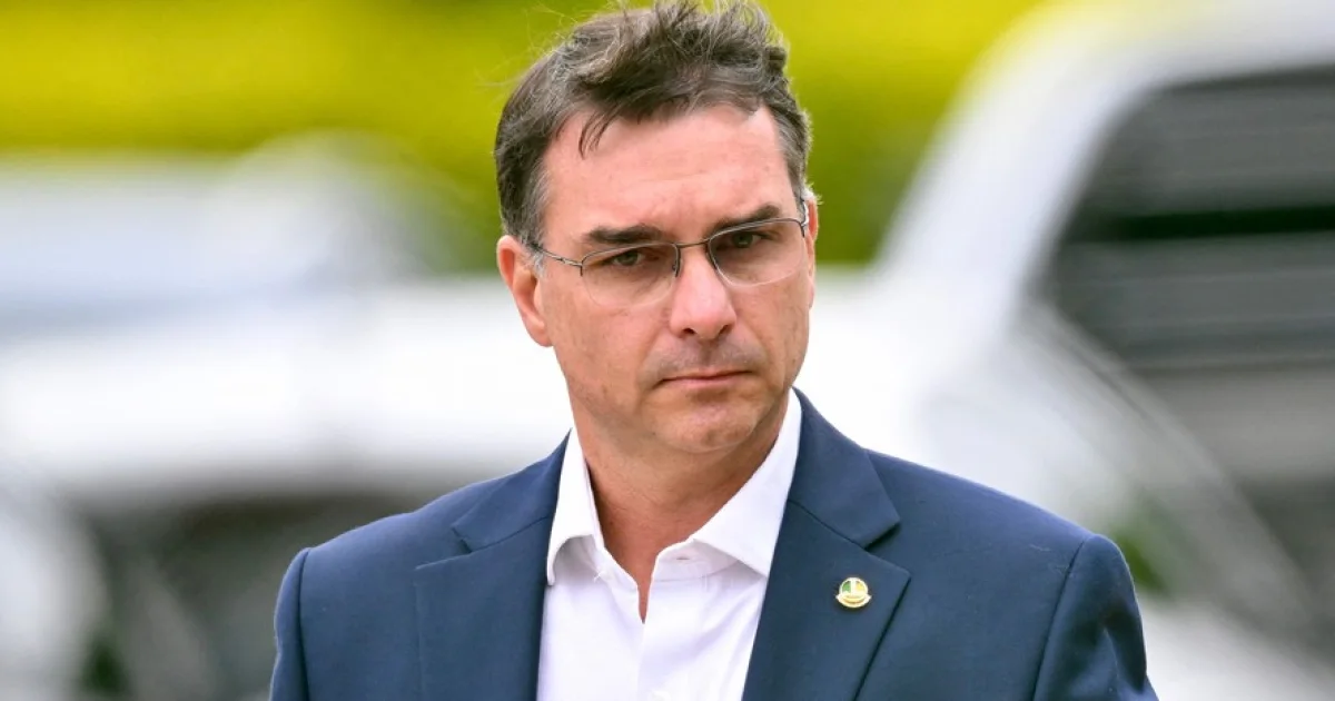 Flávio parte para cima e leva acusação contra ministro ao TSE