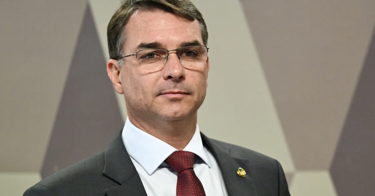 Flávio volta a pressionar Lula em meio a nova polêmica