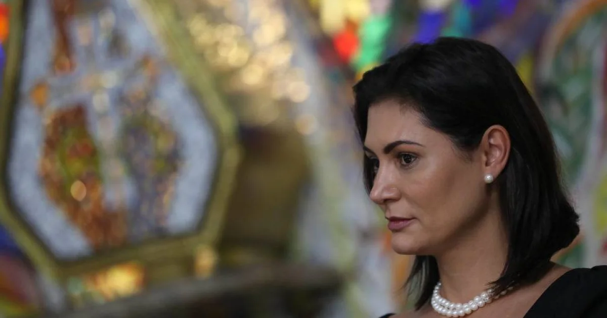 Hospital atualiza estado de Michelle Bolsonaro internada por “crises de enxaqueca”