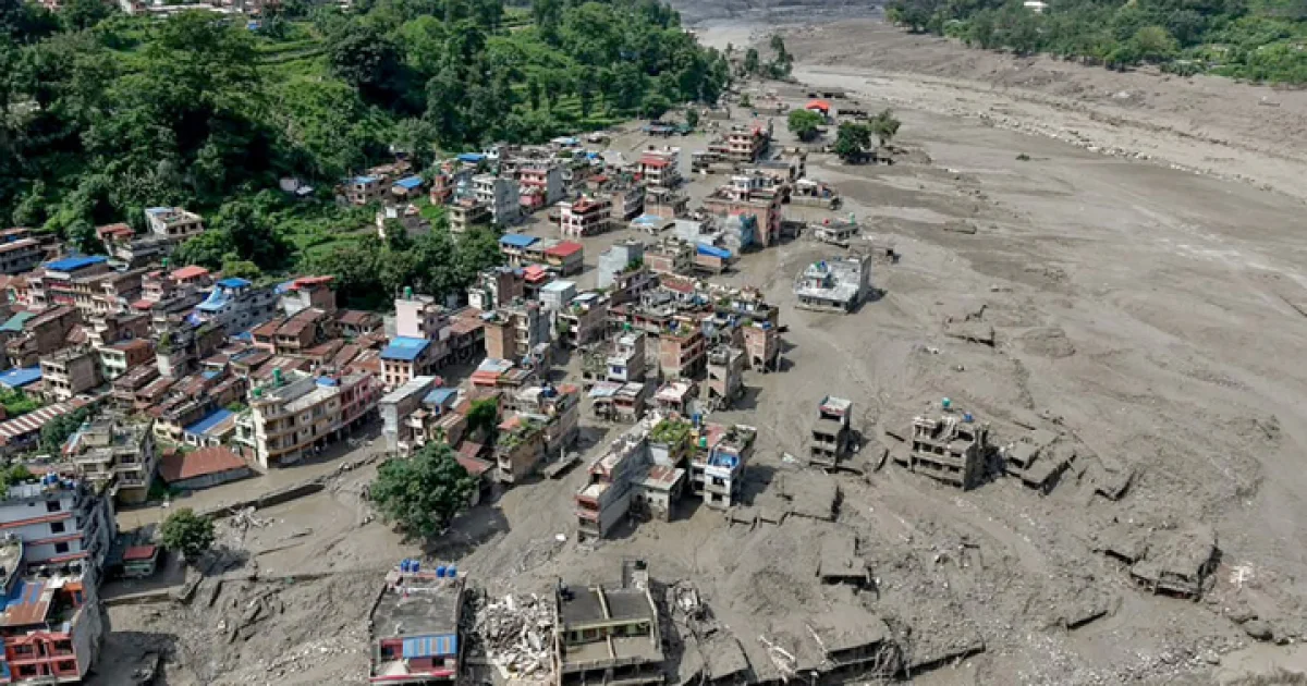 Inundações deixam ao menos 55 mortos e mais de 380 turistas desaparecidos no Nepal