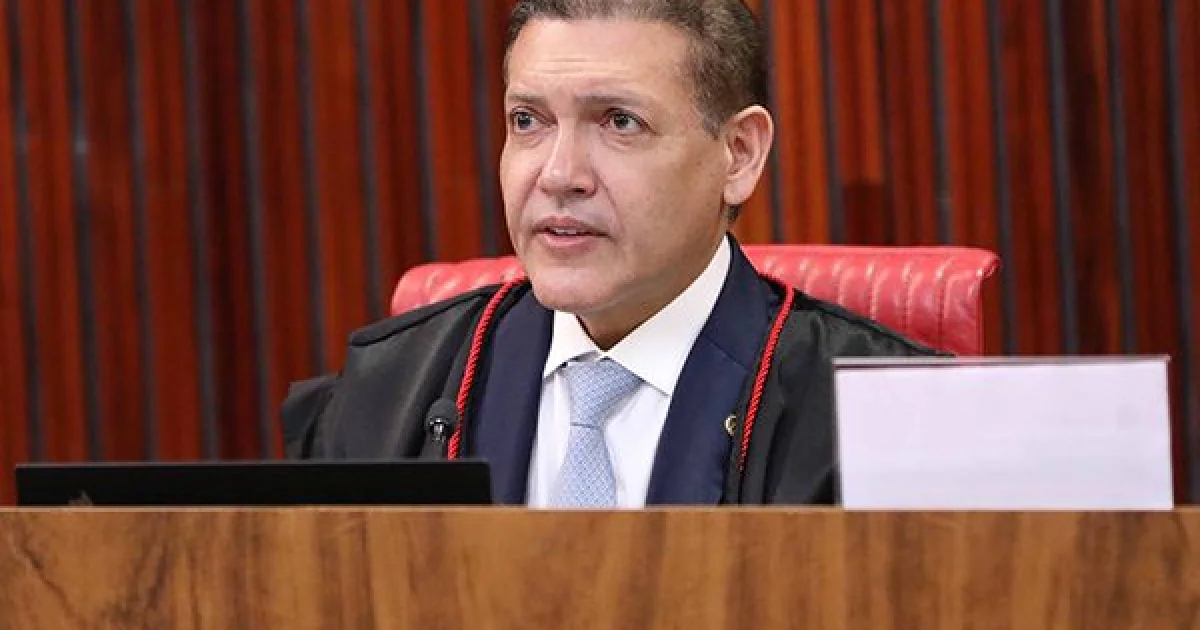 Kassio é criticado no TSE por supostos acenos a Flávio Bolsonaro; ministro nega