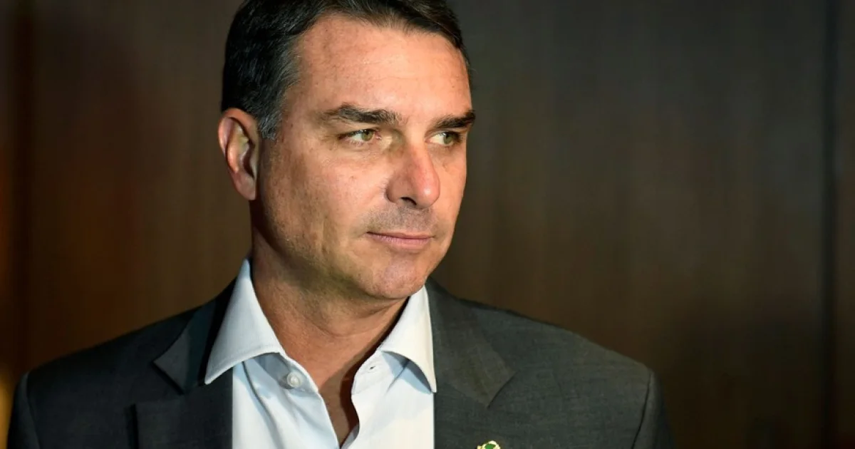 Lula e Flávio Bolsonaro fazem movimento inesperado antes da eleição