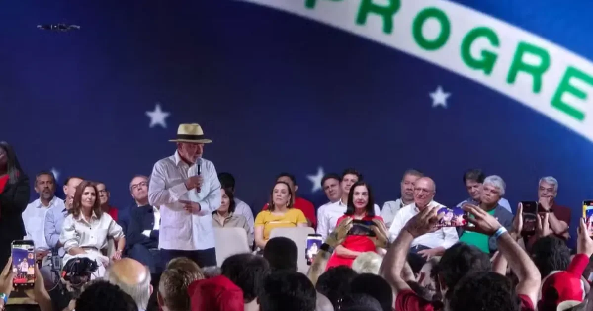Lula participa de convenção e seu discurso ganha destaque