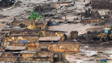 Mar de lama atinge área turística e mobiliza equipes
