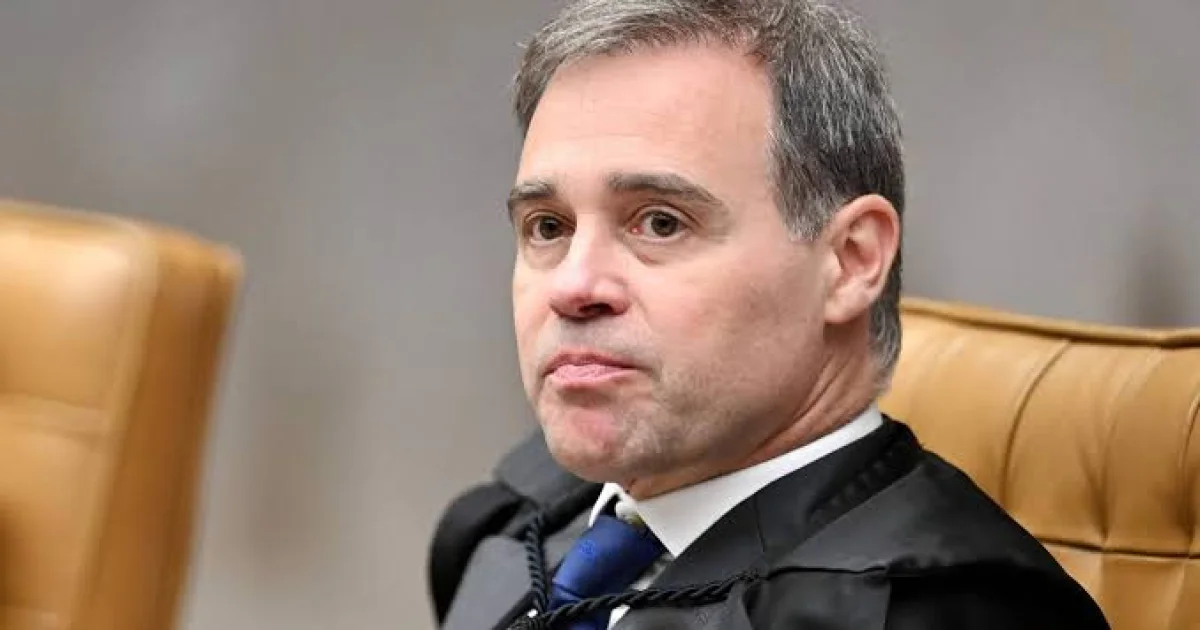 Mendonça age e Flávio Bolsonaro sofre novo revés