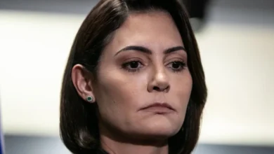 Michelle acerta participação em programa eleitoral de Flávio e volta a gravar vídeos para aliadas em Brasília