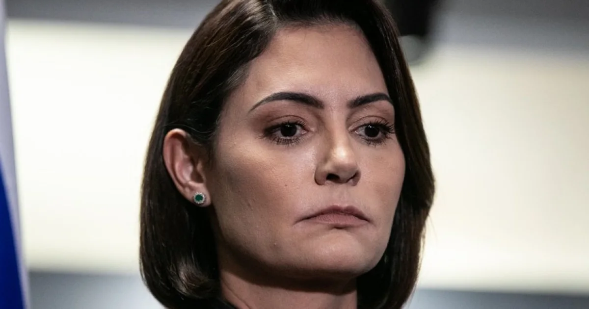 Michelle acerta participação em programa eleitoral de Flávio e volta a gravar vídeos para aliadas em Brasília