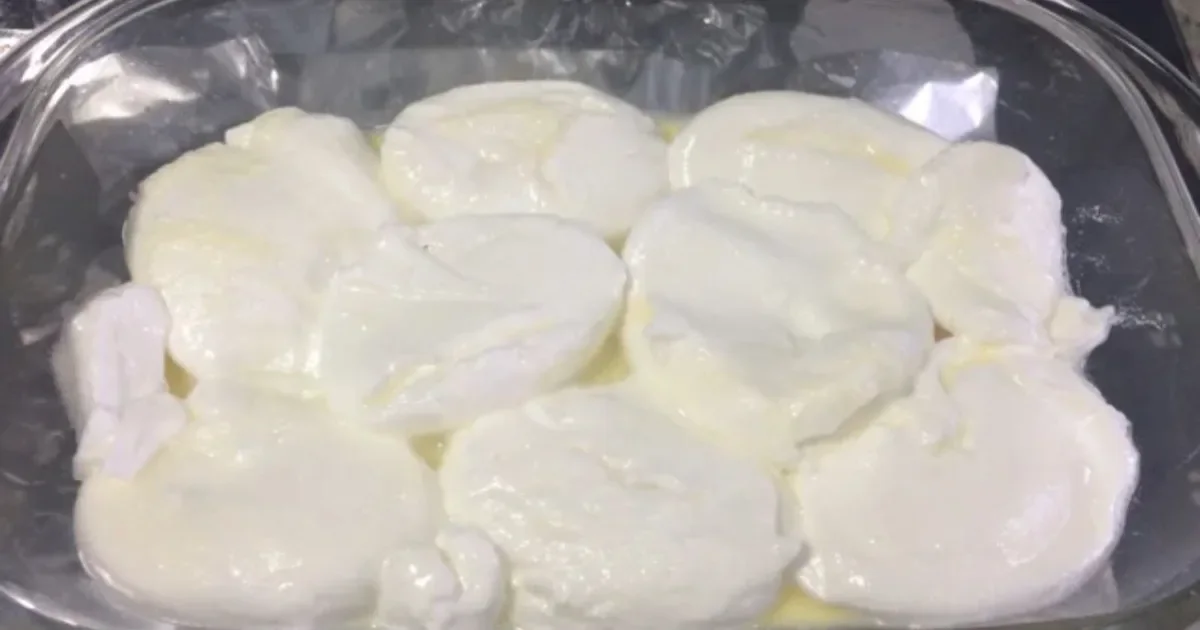 Minha avó fazia essa sobremesa e eu entendi o motivo: é cremosa, diferente e o abacaxi deixa tudo ainda melhor