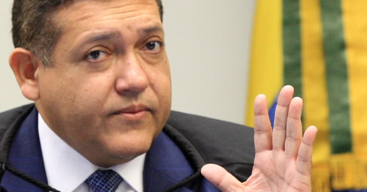 Ministro dá prazo de 24h para Presidência tirar do ar posts sobre Lula