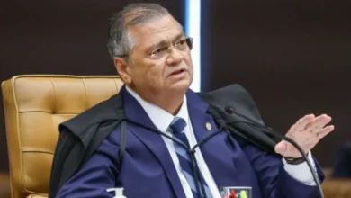 Ministro Flávio Dino sofre acidente doméstico, fratura o pé e cancela participação em evento internacional