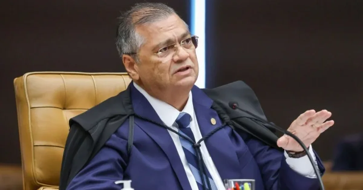 Ministro Flávio Dino sofre acidente doméstico, fratura o pé e cancela participação em evento internacional