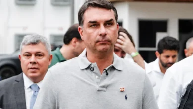Missão pede que TSE investigue filiação falsa de Flávio Bolsonaro