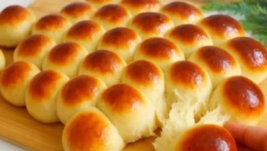 Misturei os ingredientes, fiz essas bolinhas e levei ao forno: O pão ficou tão fofinho que acabou antes do café!