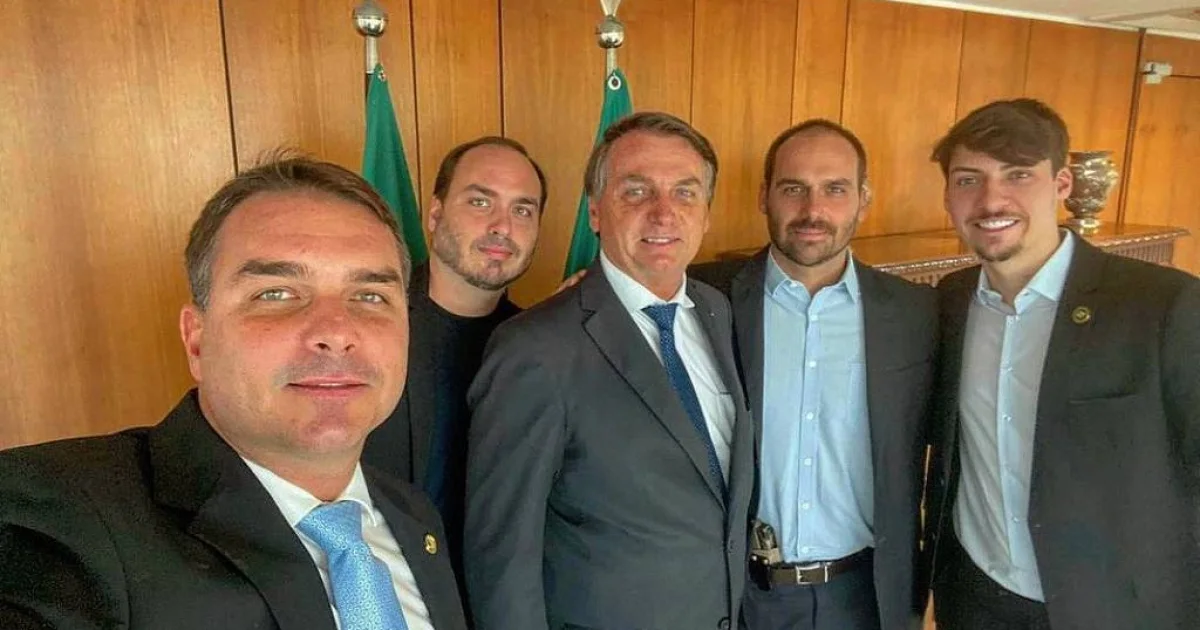 Moraes toma decisão envolvendo filhos de Jair Bolsonaro antes do Dia dos Pais