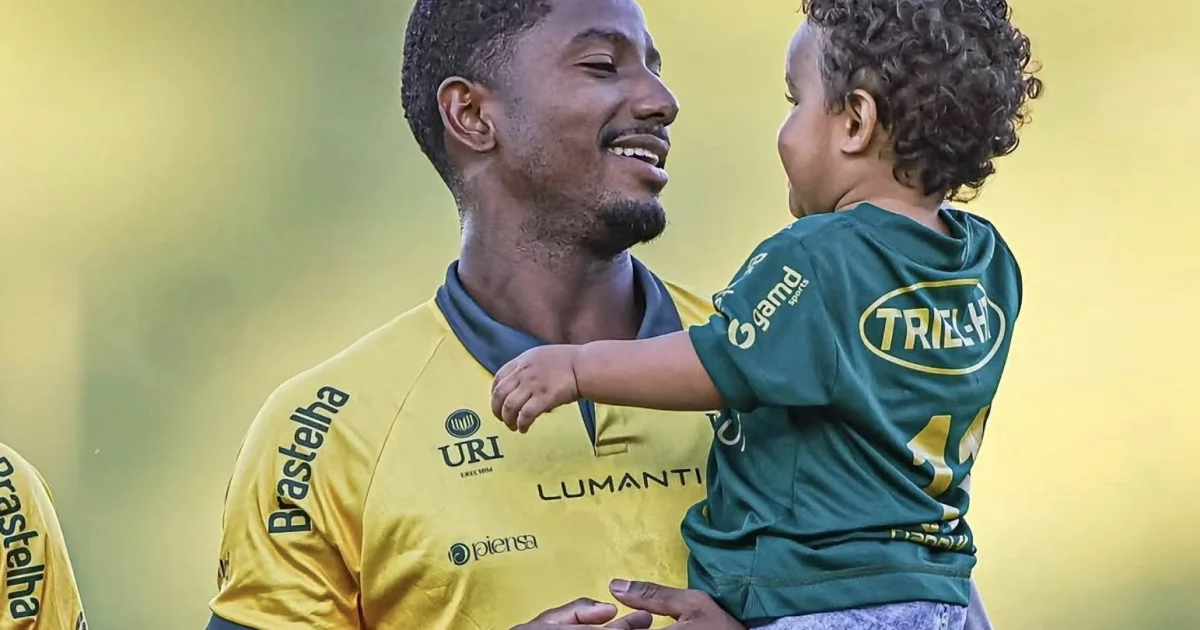 Morre, aos 2 anos, filho do jogador Gustavo Simões