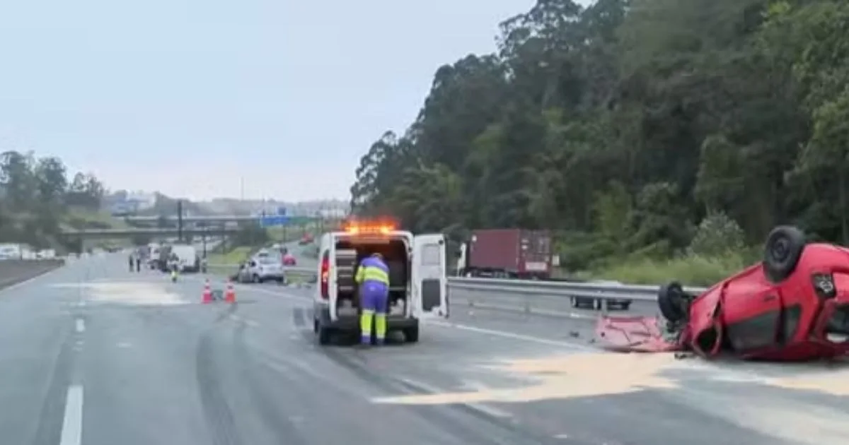 Motorista bêbado capota carro que termina com o óbito de duas pessoas