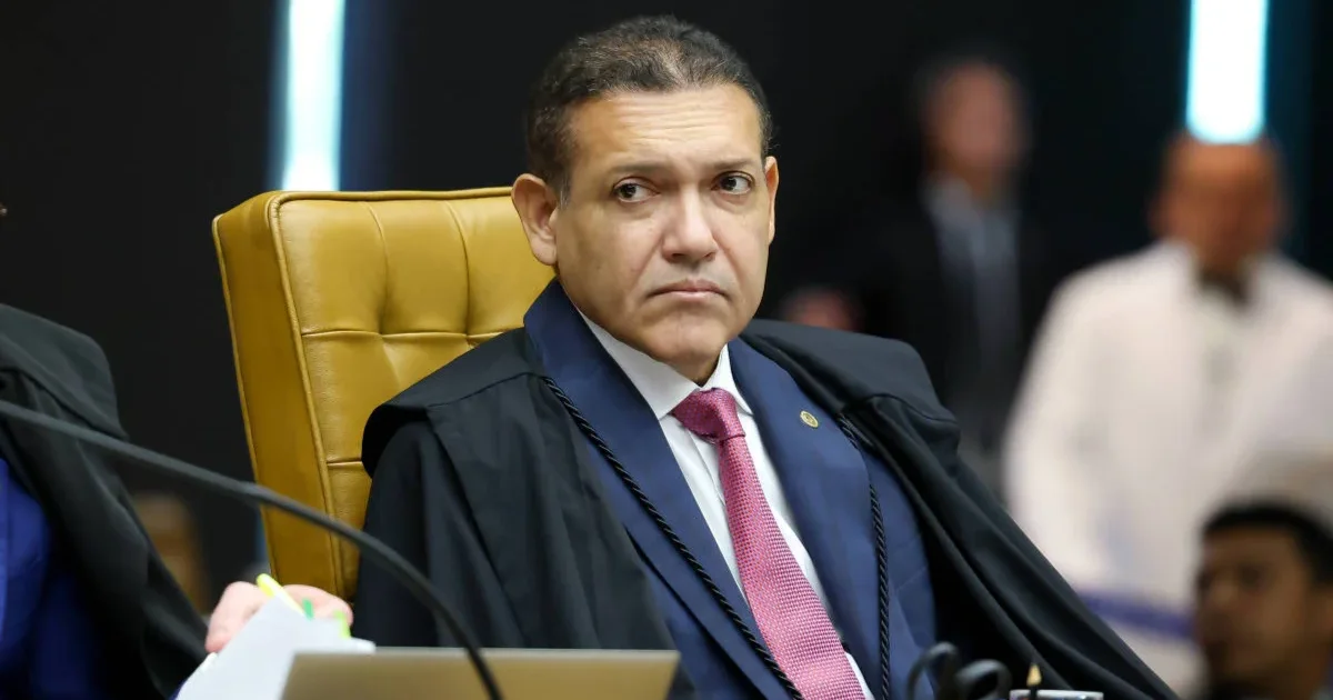 Nunes Marques restabelece filiação de Flávio Bolsonaro ao PL após registro no Missão