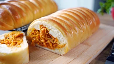 Pão Recheado de Frango Cremoso: Massa Fofinha e Recheio Generoso