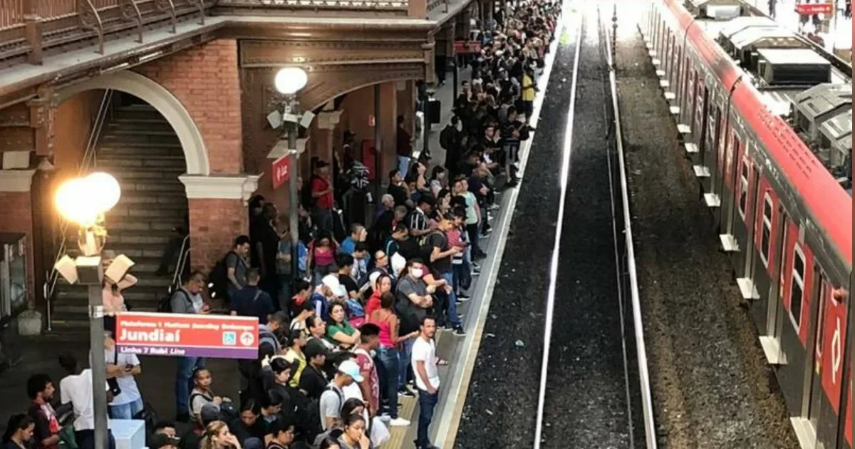 Passageiros enfrentam transtornos no 2º dia de greve da CPTM