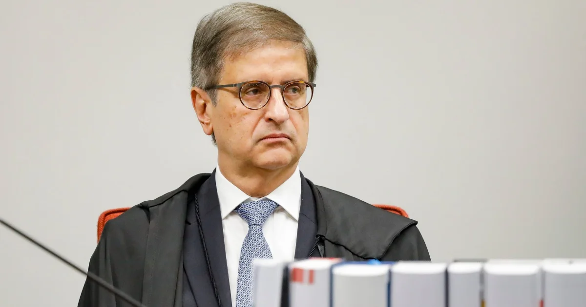 PGR quer que investigação contra filho de Lula saia da relatoria de André Mendonça no STF