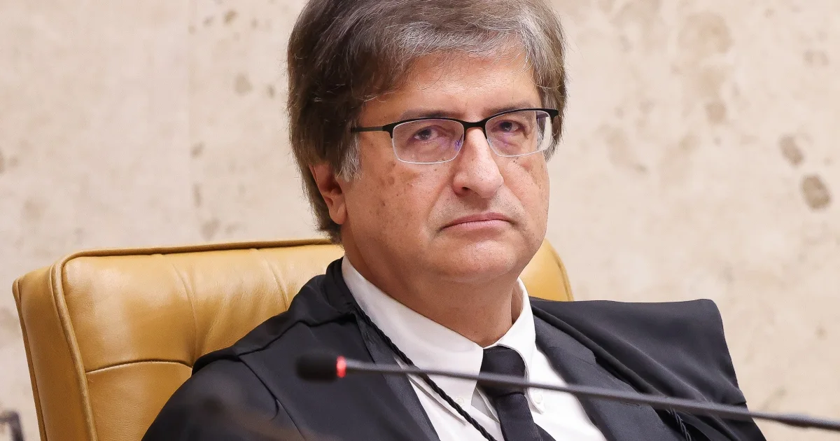 PGR toma posição em caso envolvendo Flávio Bolsonaro e visitas ao pai